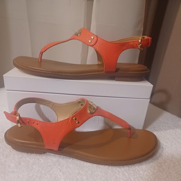 MICHAEL KORS HOT PINK SANDALS, SIZE 9 WITH GOLD EMBLEM. - Picture 2 of 4